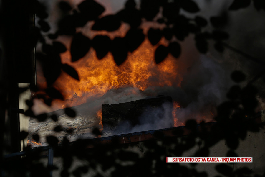 Pasiune incendiara, la propriu, in Campulung. Un bloc a fost evacuat de pompieri din cauza unui locatar prea romantic