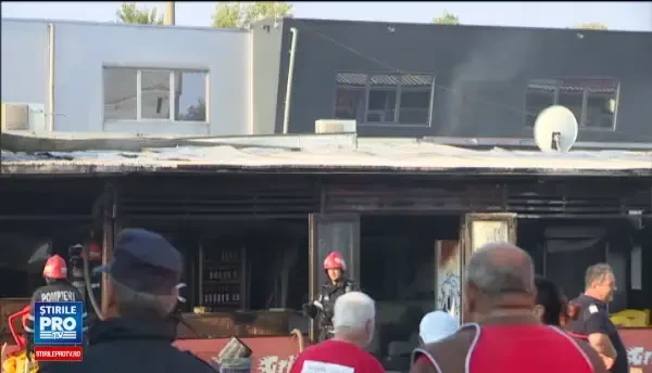 Incendiu puternic la targul de masini Autovit din Capitala. Doua persoane au fost ranite