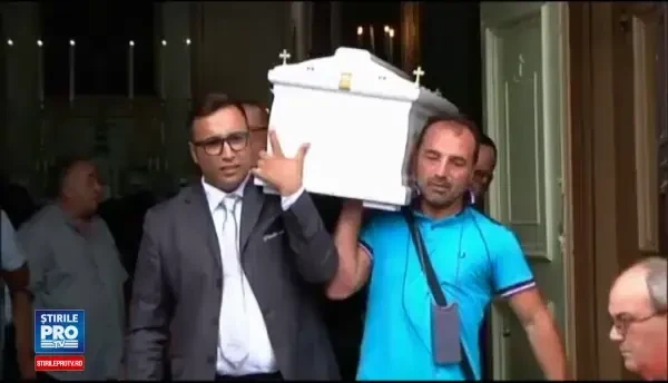 Val de compasiune pentru tanara romanca din Italia care s-a sinucis. Parchetul din Napoli a deschis o ancheta