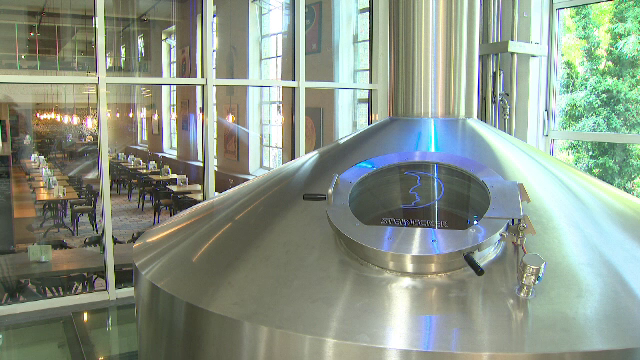 6000 de litri de bere trec pe ora printr-o conducta, in orasul Bruges. Cum pot obtine locuitorii bere gratis