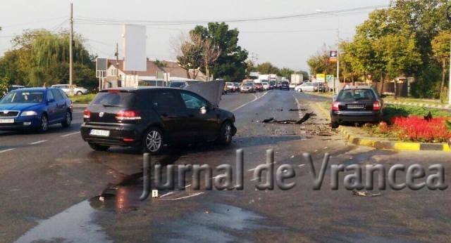 Primarul din Focsani, implicat intr-un accident rutier cu trei autoturisme. El a fost transportat la spital