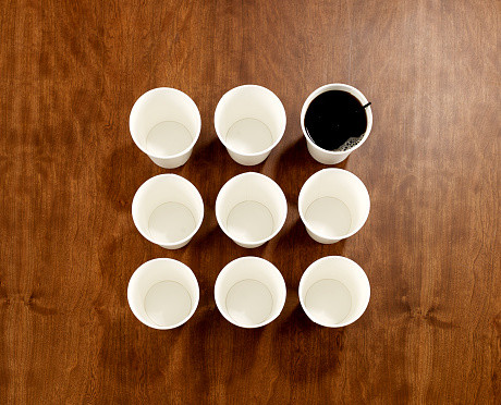 Dupa pungile de plastic, Franta interzice si paharele si tacamurile de plastic. Cand intra in vigoare legea