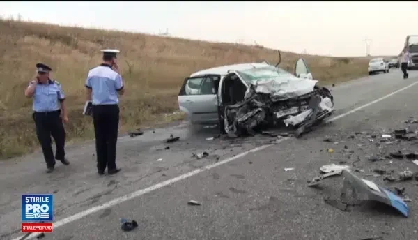 Grav accident rutier in Suceava. O fata de 14 ani a ramas incarcerata, iar mama ei e grav ranita. FOTO