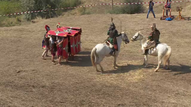 Dacii si romanii s-au luptat langa Galati. Sute de spectatori au venit la festival: "Poporul nostru a uitat de origini"