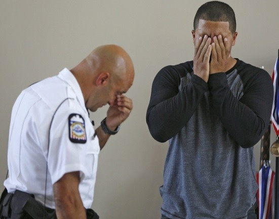 In urma cu 20 de ani a salvat viata unui baietel de 4 ani. Astazi, politistul a trait cel mai frumos moment din viata sa