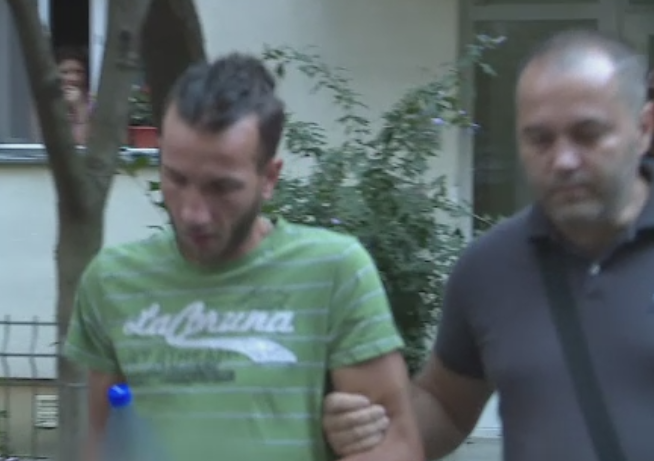 Tanar atacat pe o strada din Bucuresti de fostul iubit al prietenei sale. Motivul pentru care l-a injunghiat