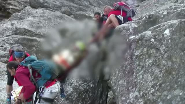 Turist in varsta de 50 de ani, recuperat de salvamontistii din Prahova dupa o interventie dificila de 8 ore