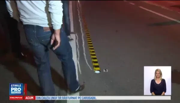 Acciden grav provocat de o soferita de 20 de ani, in Gorj. A lovit mortal un vacar si s-a oprit cu masina intr-un cap de pod