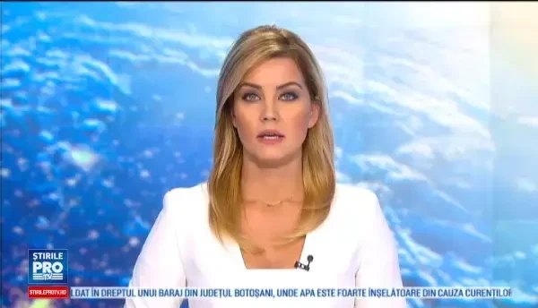 Un microbuz a ars si zeci de tarabe s-au facut scrum, in urma unui incendiu puternic in Onesti. Piata nu avea autorizatie ISU