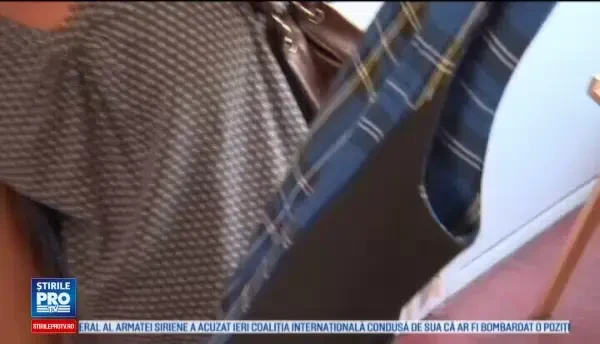 Scoala din Romania unde elevii isi recicleaza uniformele. Le-au scos la vanzare la jumatate de pret, la un targ