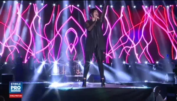 Spectacol grandios in Piata Constitutiei. Loredana, Andra, Connect-R au bucurat multimea venita sa-i asculte