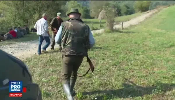 Tanar de 20 de ani, impuscat in picior in timpul unei vanatori de mistreti. Vinovata pentru incident ar fi fost o vulpe