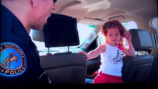 O mama a sunat la politie pentru ca nu a putut sa-si convinga fiica sa-si puna centura de siguranta. Ce i-a spus ofiterul