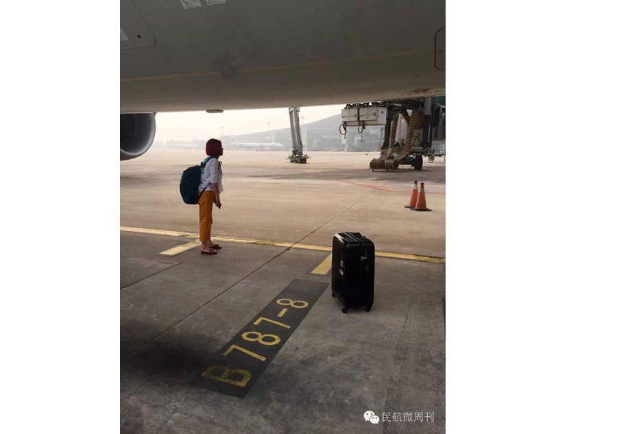 chinezi pe pista aeroportului