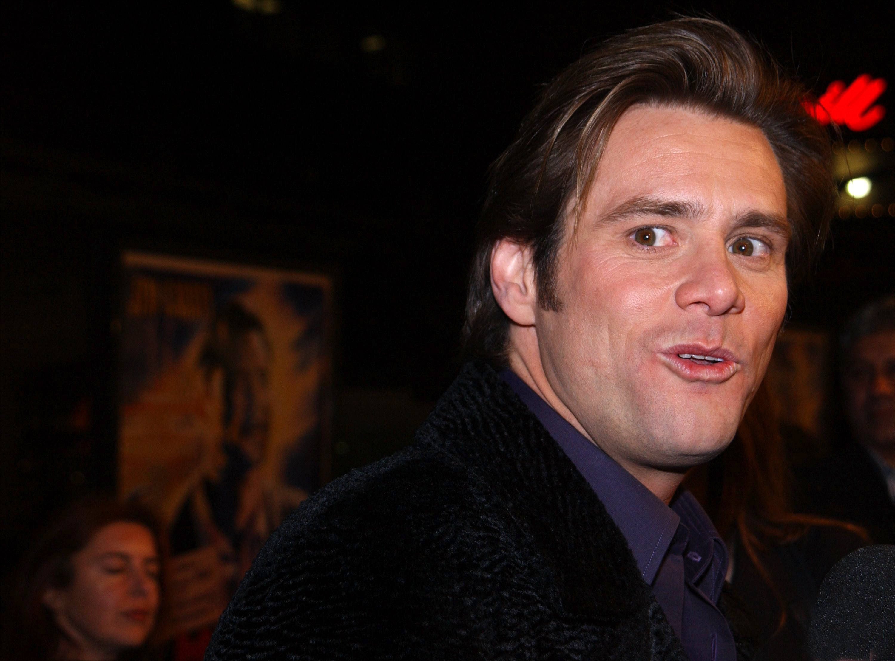 Te-a facut de atatea ori sa razi, dar anii l-au schimbat! Cum arata acum Jim Carrey: toti fanii au sarit sa-si faca poza cu el