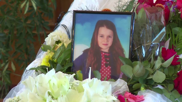 Trei surori au fost lovite de o masina, iar cea mare a decedat. Mama: "A sunat telefonul si am stiut ca a plecat la Iisus"