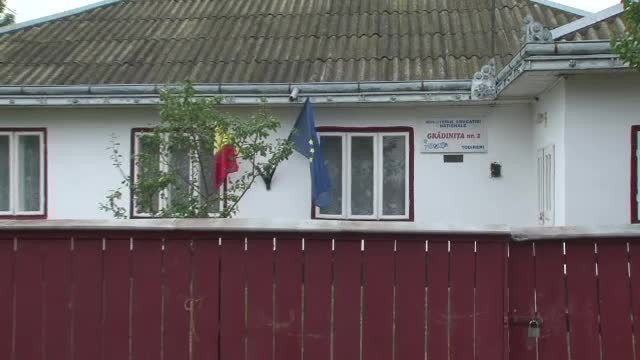 Un copil in varsta de 3 ani, din Botosani, a cazut intr-o fosa septica. Mama: "Mi s-au inmuiat genunchii cand l-am vazut"