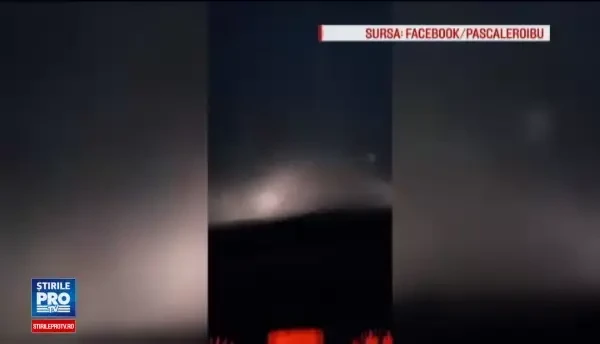 Rupere de nori in Constanta, Galati si Braila. Furtuna a doborat o macara si a blocat oameni in masini. VIDEO