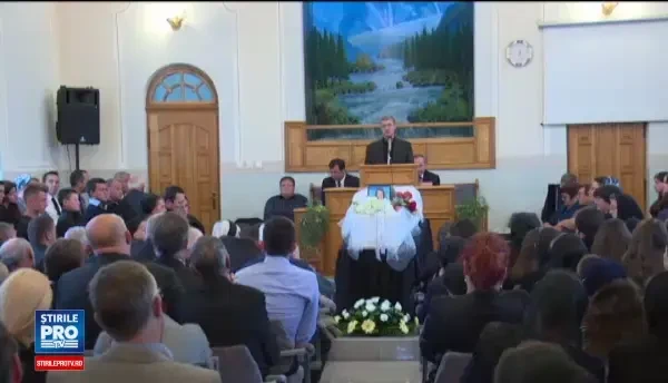 Trei surori au fost lovite de o masina, iar cea mare a decedat. Mama: A sunat telefonul si am stiut ca a plecat la Iisus