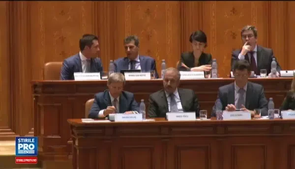 Premierul a prezentat in Parlament buna crestere economica a Romaniei. Dragnea: Domnul Ciolos nu a vorbit in limba romana