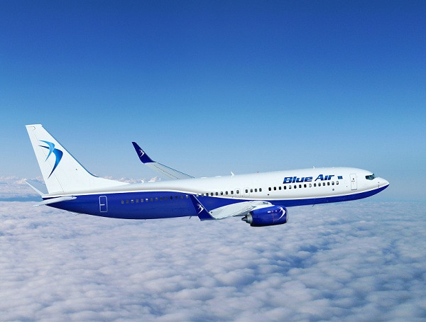 Panică la bordul unui avion Blue Air, plin cu români. ”Am zis că murim în ciclon”. Reacția companiei