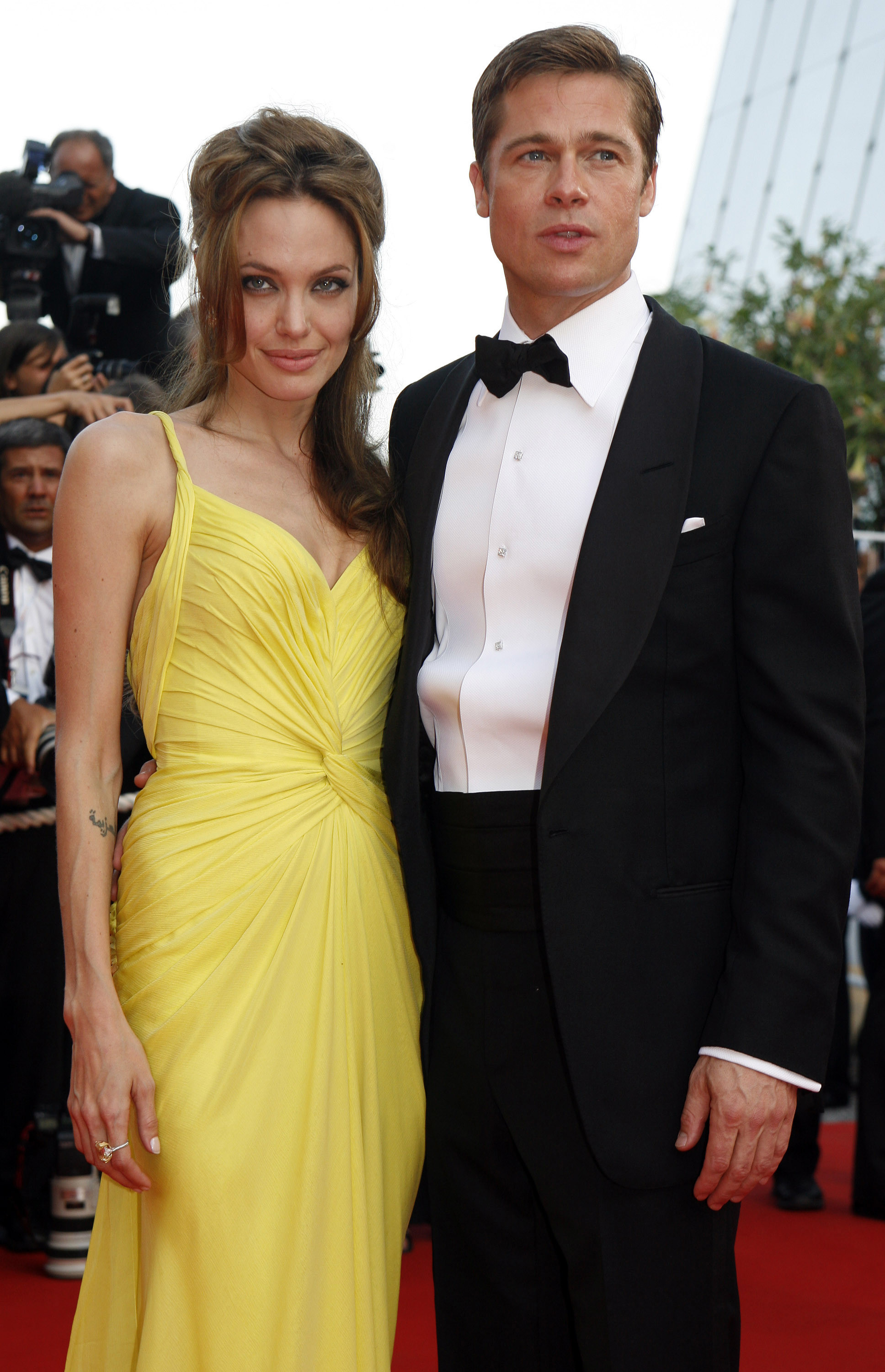 Gestul pe care l-a facut Angelina Jolie, la cateva zile dupa divort. "Brad Pitt este un om devastat, e complet zdruncinat"