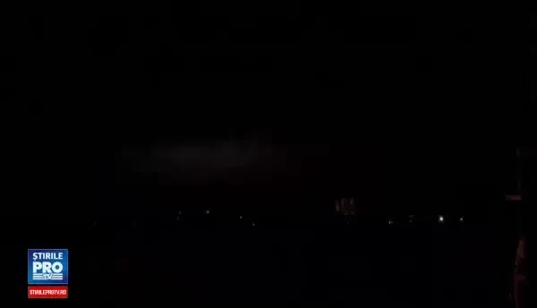 Un TIR a luat foc, strazile s-au transformat in rauri iar masinile au ramas blocate balti. Prapadul lasat de codul portocaliu