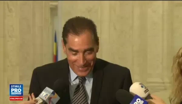 Parlamentul Romaniei, locul unde orice e posibil. Petre Roman a devenit din nou deputat si isi cere salariile restante