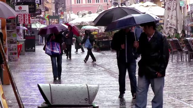 Vreme urata in aproape toata tara, cu ploi si temperaturi scazute. Prognoza meteo pentru urmatoarele 3 zile