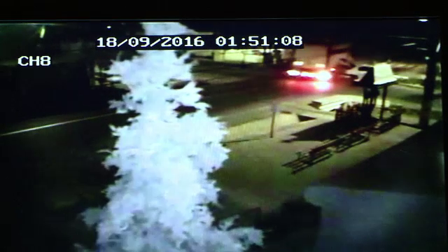 Asfaltul proaspat le-a dat curaj soferilor sa mearga cu viteza. Accidentul produs langa Pascani, intre un TIR si o masina