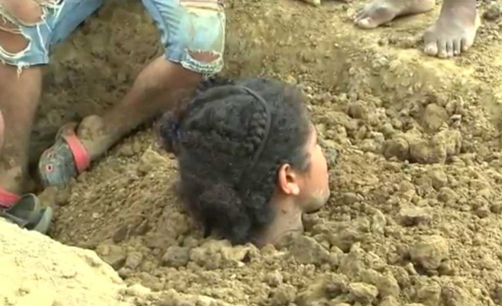 Motivul pentru care o tanara din Columbia va fi ingropata de vie timp de 3 zile. Chiar bunica ei a venit cu ideea