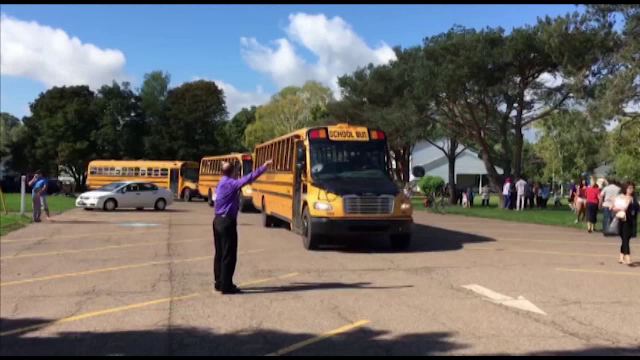 19.000 de elevi din 56 de scoli canadiene au fost evacuati din cauza unei amenintari cu bomba. Ce a gasit politia in final