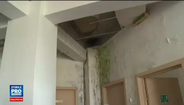 Imagini revoltatoare. Singurul spital din orasul Negresti este in paragina, dupa ce a inghitit 6 milioane de euro