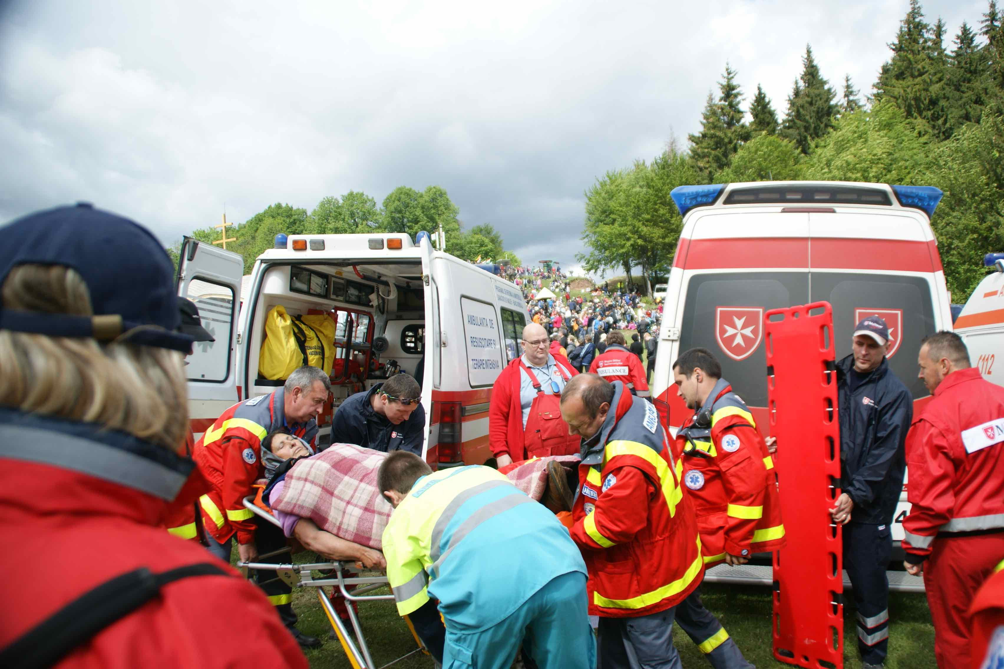 Cum salvezi o viata. Atelier si demonstratii live de medicina de urgenta si prim ajutor, in Piata Unirii din Cluj