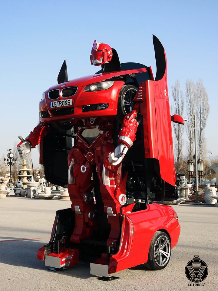 Optimus Prime in varianta cat se poate de reala. Fabulos: ce se intampla cu acest BMW cand apesi pe un buton