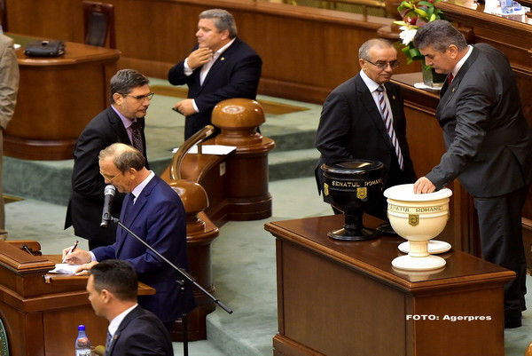 Liberalii ameninta cu "variante radicale de reactie", daca Parlamentul nu adopta votul la vedere pentru cererile din justitie