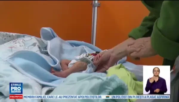 O mama de 28 de ani din Vaslui si-a abandonat bebelusul pe o banca. Medicii spun ca viata lui atarna de un fir de par