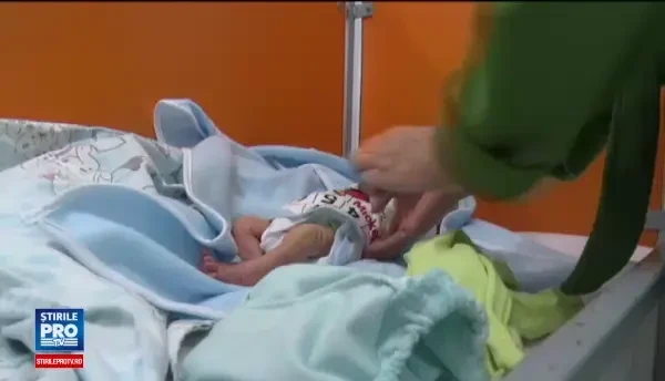 Femeia care si-a lasat bebelusul in curtea unei biserici, cercetata penal pentru abandon. Ce a descoperit politia