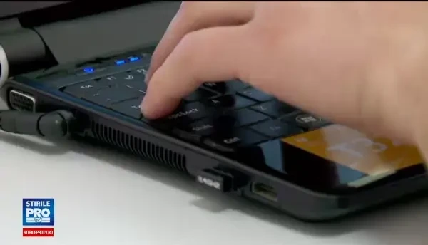 O mama sustine ca doua colege de clasa i-ar fi propus fetei ei sa faca videochat. Cazul, in atentia Crimei Organizate