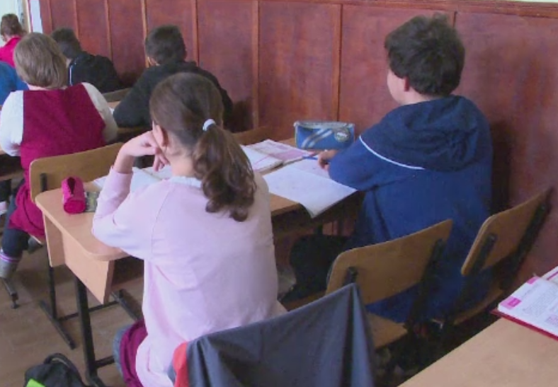 Atac xenofob la adresa unei eleve romance din Valencia. Profesor: "Pleaca in nenorocita ta de tara"