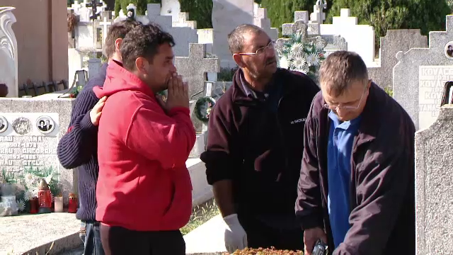 Trupul unui barbat din Timisoara descoperit in cimitir, pe mormantul sotiei sale. Ce a scris in biletul de adio