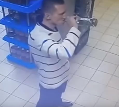 Furtul a atins noi culmi in Rusia. Ce s-a intamplat cu un hot care a baut 0,5 litri de votca in 40 de secunde. VIDEO