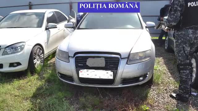 Tanarul care a facut o avere dupa ce a vandut masinile lasate amanet de clientii sai. Cati bani s-au gasit la sediul firmei