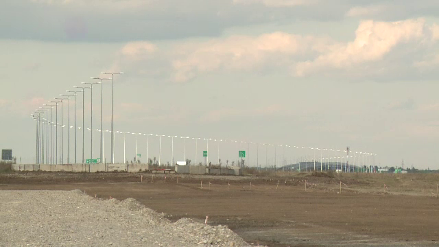 Statul si-a adus aminte de bucata de sosea care a stat abandonata 4 ani. Cand vom circula pe prima autostrada urbana din tara