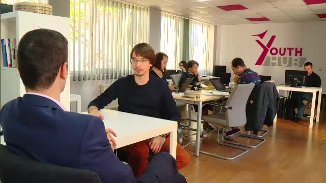 Ziua lucreaza intr-o multinationala, iar in timpul liber incearca sa schimbe tara in bine. Ce este Code 4 Romania