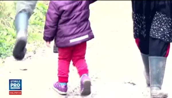 Tanara care aproape si-a omorat fetita de 4 ani in bataie a fost arestata. Micuta a pierdut un litru si jumatate de sange