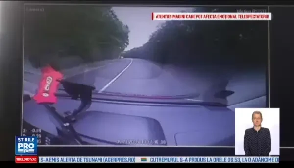 Masina SMURD spulberata pe o strada din Suceava de un sofer neatent: Ma certam cu iubita. Pacientul si paramedicii, raniti