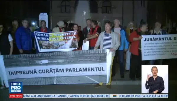 In ce conditii poate fi urmarit penal Gabriel Oprea, daca isi da demisia din Senat. Noi proteste in Piata Universitatii