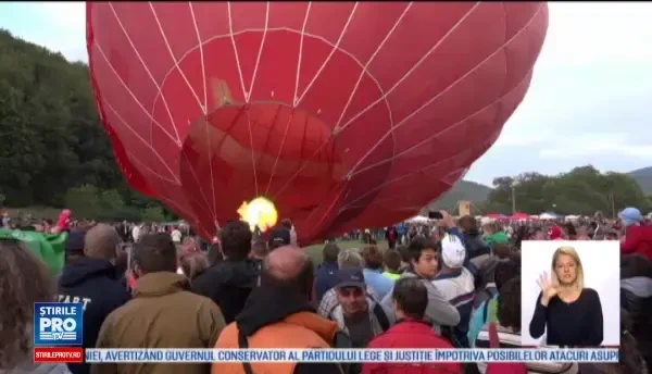 Parada baloanelor cu aer cald in Mures. Sute de oameni au venit la Campul Cetatii, iar unii curajosi au urcat pentru o tura