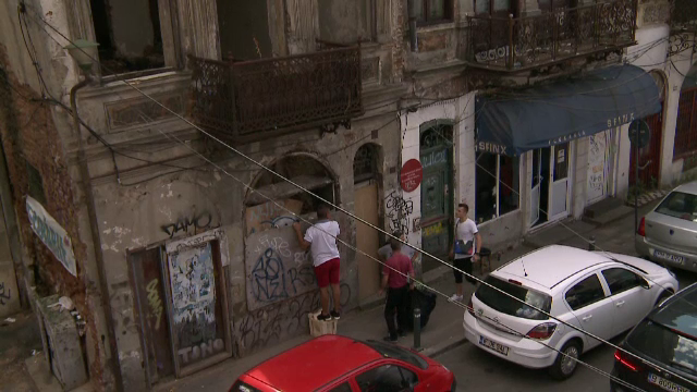 Cladirile cu bulina rosie din Capitala le dau idei bizare politicienilor. "Sa le daramam si sa facem blocuri mai inalte"